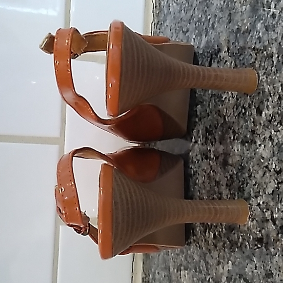 Qupid Orange Slingback Platform Heels. Size 6.5 - Picture 5 of 8